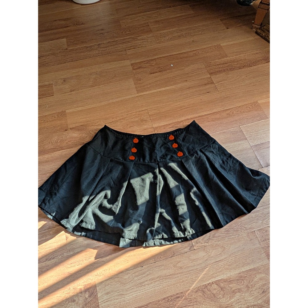 Hot Topic Black Pleated Mini Skirt with Orange Pumpkin Buttons Size 0 Halloween